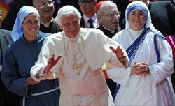 Il Papa con le suore all'Escorial