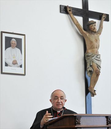 Cardinale Tettamanzi, prete davvero