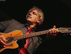 Paolo Benvegnù in concerto (copertina: Benvegnù con i suoi musicisti).
