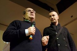 Erneseto Olivero (a sinistra)  e Arturo Brachetti a Torino, al Sermig, all'Arsenale della pace, durante una lezione dell'Università del dialogo. Foto: Max Ferrero/Sync.
