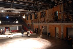 Il Teatro Franco Parenti di Milano (Foto Milestone).