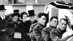 "Il funerale di Winston Churchill", una foto di Romano Cagnoni del 1965.