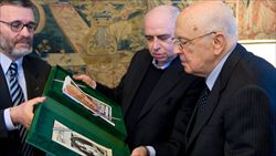 Don Giusto Truglia (a sinistra) e don Sciortino con il Presidente della Repubblica Napolitano.