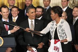 Il presidente degli Stati Uniti Barack Obama con la moglie Michelle alla Casa Bianca (foto Reuters).