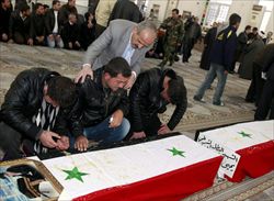 Damasco, 7 gennaio 2012. Il funerale delle vittime di un attacco con un'auto bomba. Foto di  Youssef Badawi, Epa/Ansa.