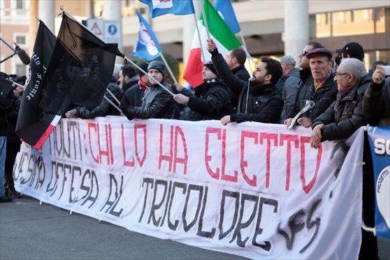 Reggio Emilia, destra e sinistra contro Monti