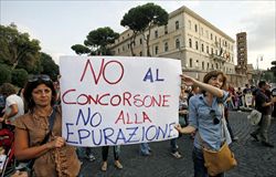 Un momento della manifestazione degli insegnanti precari, Roma, 22 settembre 2012 (Ansa).