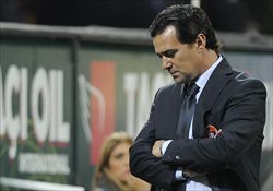 L'allenatore Massimo Ficcadenti, esonerato dal presidente Cellino e sostituito dall'ex capitano del Cagliari Diego Lopez.