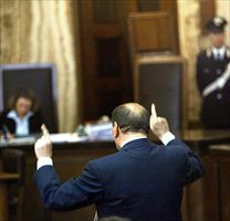 Berlusconi in tribunale (Ansa).