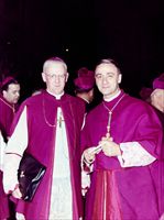 Monsignor Luigi  Bettazzi (a destra), tra il 1963 e il 1966 vescovo ausiliare di Bologna, con l'inglese John Heenan, arcivescovo di Westminster.