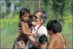 Fratel Carlo Zacquini, Missionario della Consolata, in Amazzonia. Foto di Nino Leto.