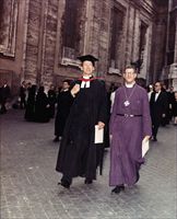 Due rappresentanti di Chiese protestanti per le vie di Roma. Al Concilio Vaticano II parteciparono delegazioni luterane, anglicane e ortodosse.