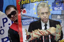 Un cartello di protesta contro il governo Monti (foto Reuters).