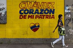 Un murales nella capitale venezuelana Caracas (Reuters).