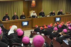 Un'immagine della seduta inaugurale del Sinodo dei vescovi, l'8 ottobre 2012. Foto Ansa.