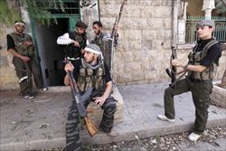 Miliziani dell'esercito di liberazione della Siria ad Aleppo (Reuters).