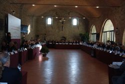 Un'immagine del primo incontro svoltosi a Todi, nel referettorio del convento francescano di Montesanto, nell'ottobre 2011. 