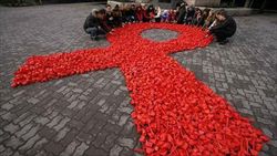 Un'iniziativa pubblica per richiamare l'attenzione sul problema dell'Aids. Foto Reuters. 