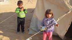 Bambini siriani in un campo profughi in Giordania (foto © UNHCR/L.Boldrini/ottobre 2012 ).