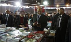 Il primo ministro Hamadi Jebali alla Fiera del libro di Tunisi (foto del servizio: Reuters).