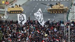 Le proteste contro il presidente Morsi al Cairo (Reuters).