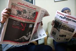 Al-Tahrir e Masr el-Youm, due giornali indipendenti egiziani in protesta contro la nuova Costituzione (Ansa).