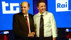 Bersani e Renzi durante il confronto televisivo sulla Rai (Ansa).