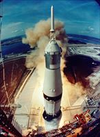 Il lancio del razzo Saturno V il 16 luglio del 1969, che avrebbe portato nello spazio l'Apollo 11 (Reuters).