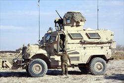 Afghanistan. Il Maxxpro, un veicolo resistente alle mine e dotato di protezione contro il fuoco delle armi a tiro teso. Ansa/Ufficio stampa  dell'Esercito.