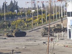I carri armati dell'esercito governativo a Homs (Ansa).