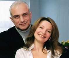 In questa immagine del 2004, Yulia Tymoshenko con il marito Aleksandr, a Kiev (foto Ansa).