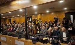 Ex dipendenti dell'Eternit, familiari delle vittime di amianto, sindaci e amministratori locali: il pubblico affollava tre aule di Tribunale, a Torino. Foto di Paolo Siccardi/Sync.