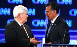 I candidati alla nomination repubblicana Newt Gingrich (a sinistra) e Mitt Romney durante il dibattito televisvo prima delle Primarie in Florida (foto Reuters).