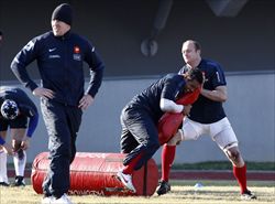 I rugbysti francesi durante un allenamento (foto Reuters).