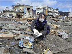 18 marzo 2011: la distruzione dopo lo tsunami che ha colpito il Giappone (foto Ansa).