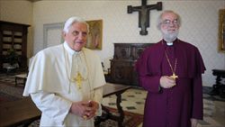 L'arcivescovo di Canterbury e primate d'Inghilterra Rowan Williams con il papa Benedetto XVI. Foto Ansa (l'immagine di copertina è, invece, dell'agenzia Reuters). 