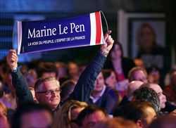 I sostenitori della leader del Fronte Nazionale francese Marine Le Pen (Reuters).