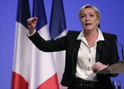 Marine Le pen, candidata alle Presidenziali francesi con il Fronte Nazionale, durante la campagna elettorale a Strasburgo (Reuters).