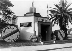 Brasile, San Paolo, 1937: mostra italiana per il cinquantenario dell'emigrazione a San Paolo, con il padiglione espositivo della Pirelli (Alinari).