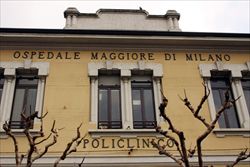 Il Policlinico di Milano (Fotogramma).
