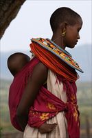 Una donna samburu con il figlioletto.