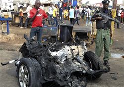 I resti dell'autobomba fatta esplodere a Pasqua da Boko Haram (foto Reuters).