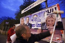 Propaganda elettorale in Francia (foto Reuters).