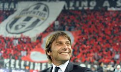 Antonio Conte sullo sfondo dello Juventus Stadium (foto Ansa).