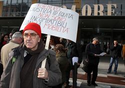 Proteste contro la riforma delle pensioni (Ansa).
