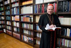 Il cardinale Ravasi è autore di "Un mese con Maria", il nuovo volume della Biblioteca universale cristiana allegato a "Famiglia Cristiana".