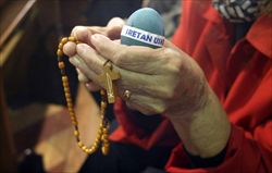 La preghiera pasquale di una cattolica di Sarajevo.
