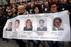 La scorta di Paolo Borsellino (Fotogramma).