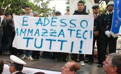 La manifestazione degli studenti a Brindisi (Ansa).