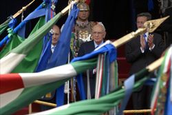 Il presidente della Repubblica, Giorgio Napolitano, alla parata militare del 2 giugno. Foto dell'agenzia Agf.